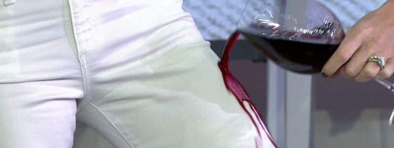 Como sacar mancha de vino tinto en jeans