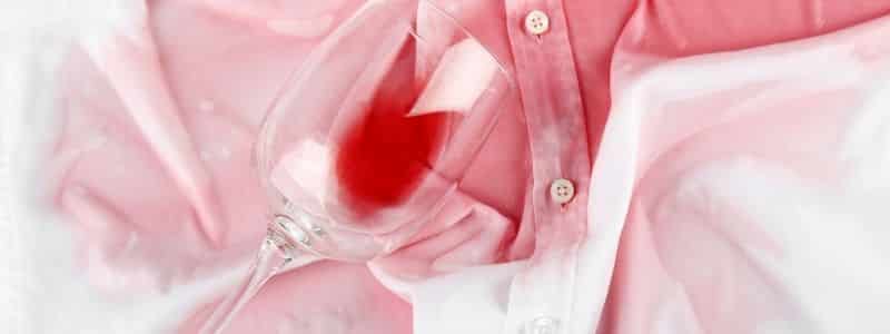Como-sacar-mancha-de-vino-tinto-en-ropa-blanca